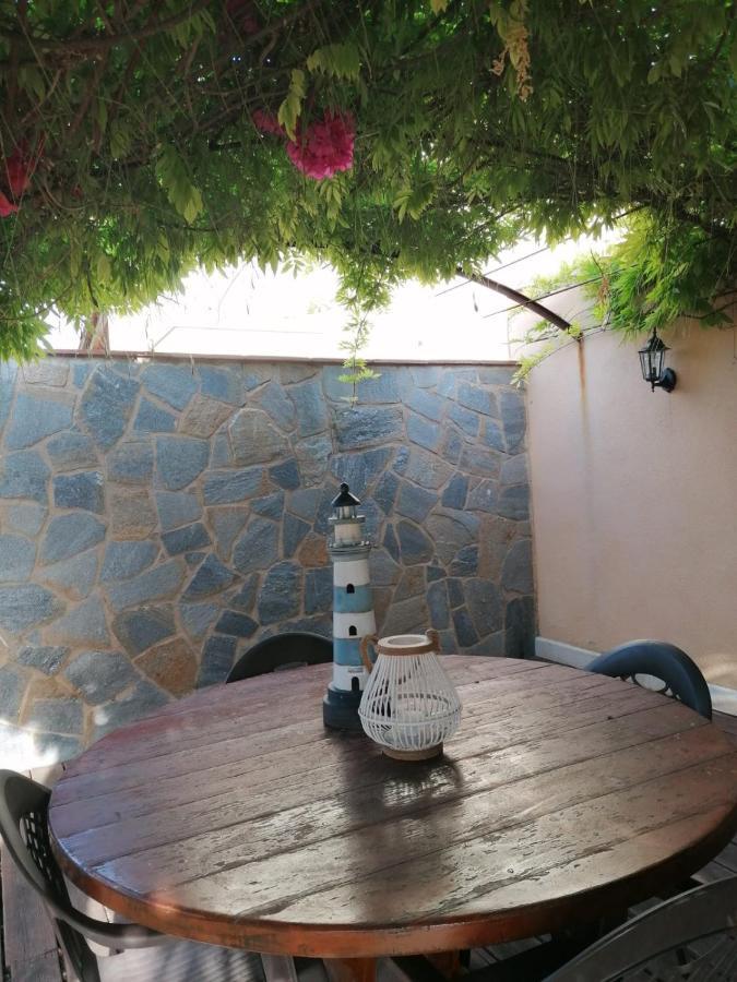 Villa Paquita Loft Делтебре Екстериор снимка