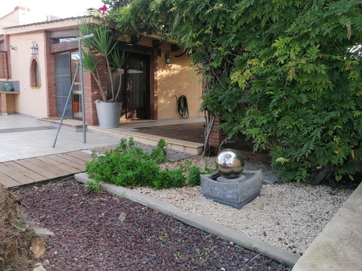 Villa Paquita Loft Делтебре Екстериор снимка