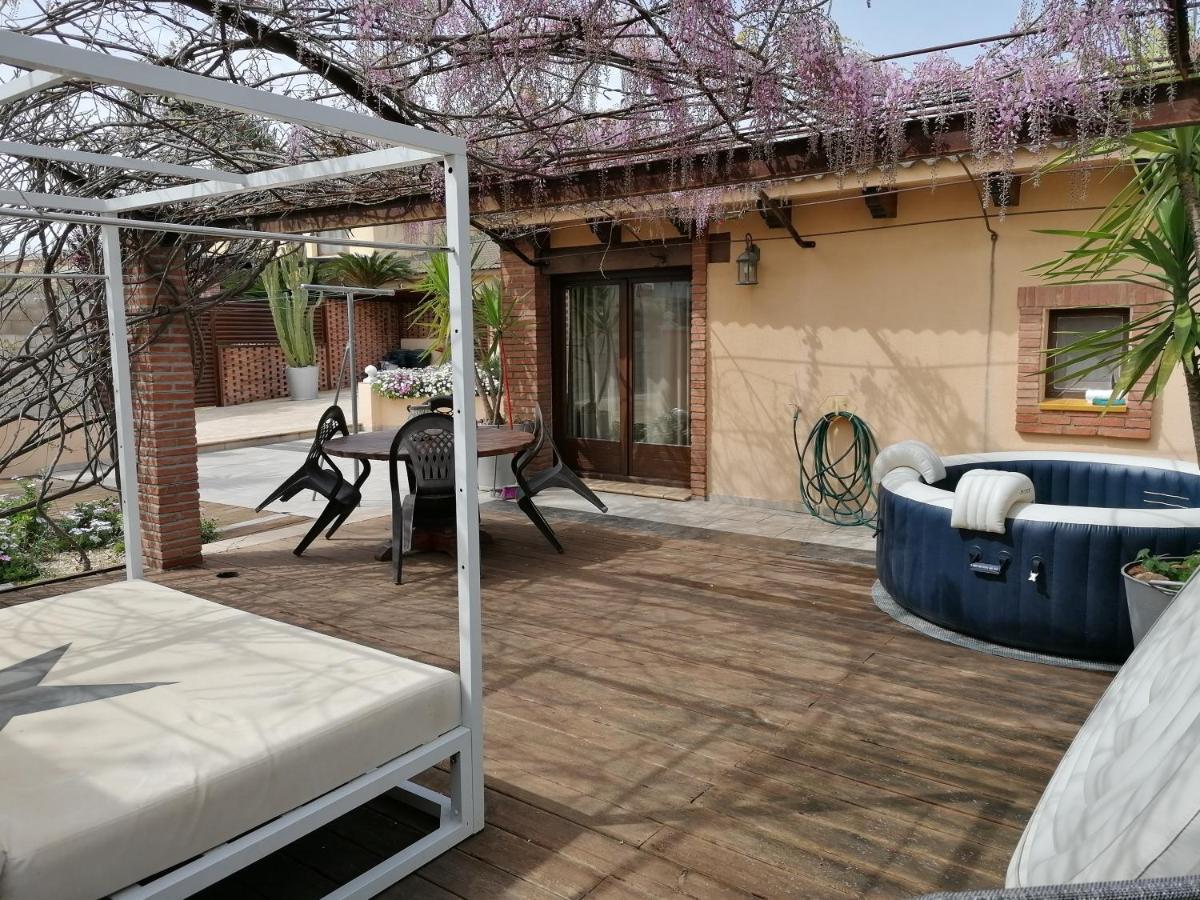 Villa Paquita Loft Делтебре Екстериор снимка